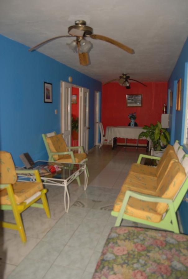 Pink Hibiscus Bed And Breakfast Montego Bay Exteriér fotografie