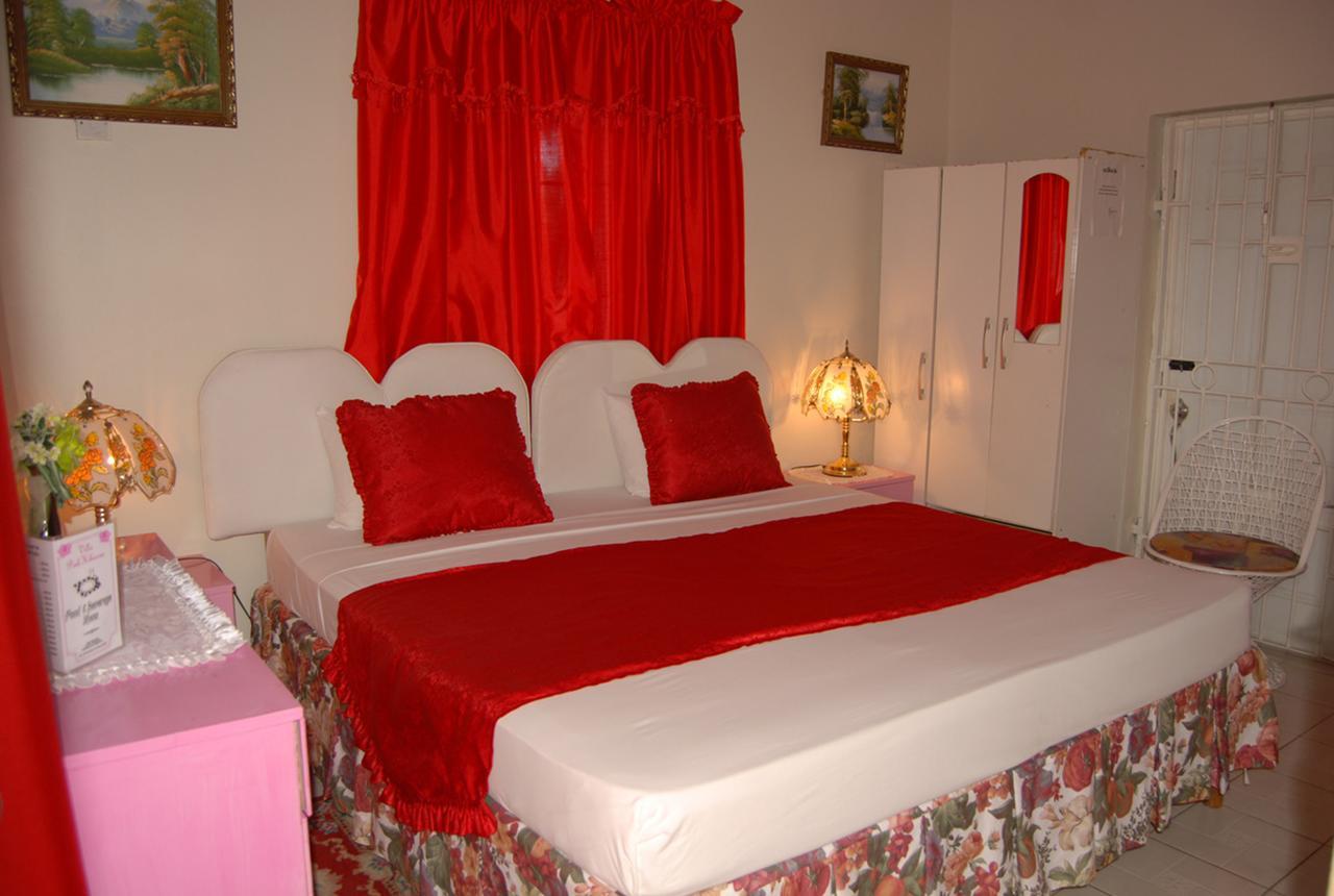 Pink Hibiscus Bed And Breakfast Montego Bay Exteriér fotografie